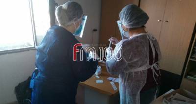 &Delta;ή&mu;&omicron;&sigmaf; &Lambda;ή&mu;&nu;&omicron;&upsilon;: 2 &kappa;&rho;&omicron;ύ&sigma;&mu;&alpha;&tau;&alpha; Covid-19 &epsilon;&nu;&tau;&omicron;&pi;ί&sigma;&tau;&eta;&kappa;&alpha;&nu; &sigma;ή&mu;&epsilon;&rho;&alpha; &kappa;&alpha;&tau;ά &tau;&eta; &delta;&iota;&epsilon;&nu;έ&rho;&gamma;&epsilon;&iota;&alpha; rapid test (photos)