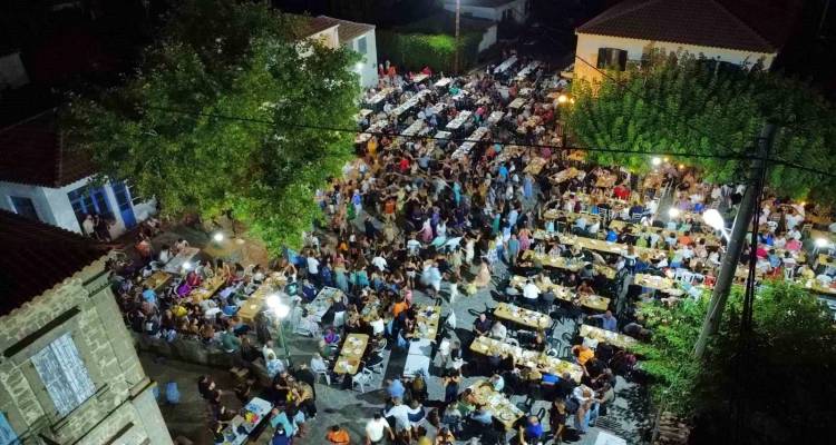 Με μεγάλη επιτυχία πραγματοποιήθηκε η ετήσια χοροεσπερίδα της ΑΠΕΟ &quot;Αστραπή&quot; Ρωμανού
