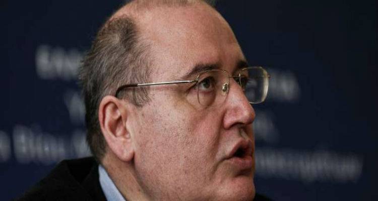 &Omicron; &Phi;ί&lambda;&eta;&sigmaf; &epsilon;&pi;&iota;&mu;έ&nu;&epsilon;&iota;: &Delta;&epsilon;&nu; &kappa;&alpha;&tau;&alpha;&rho;&gamma;&omicron;ύ&nu;&tau;&alpha;&iota; &tau;&alpha; &omicron;&lambda;&omicron;ή&mu;&epsilon;&rho;&alpha;, &alpha;&nu;&alpha;&beta;&alpha;&theta;&mu;ί&zeta;&omicron;&nu;&tau;&alpha;&iota; (video)