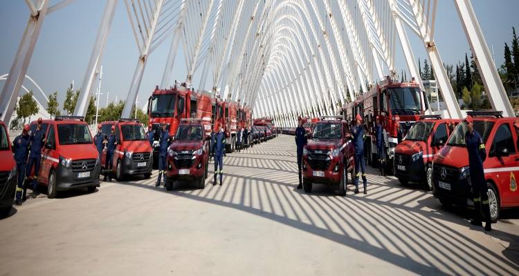 Δώδεκα νέα πυροσβεστικά οχήματα ενισχύουν το Βόρειο Αιγαίο | Μέρος του εθνικού σχεδίου «Αιγίς»