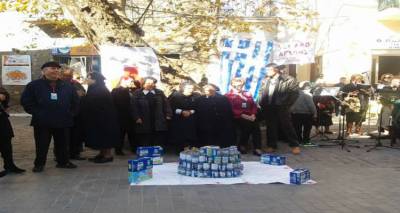 &Lambda;ή&mu;&nu;&omicron;&sigmaf;: &laquo;&Psi;&eta;&lambda;ώ&nu;&epsilon;&iota;&raquo; &tau;&omicron; &Delta;έ&nu;&tau;&rho;&omicron; &tau;&eta;&sigmaf; &Alpha;&gamma;ά&pi;&eta;&sigmaf; &mu;&epsilon; &kappa;&alpha;&rho;&pi;&omicron;ύ&sigmaf; &alpha;&pi;ό &gamma;ά&lambda;&alpha; (photos)