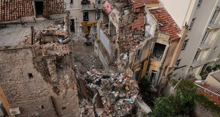 Έ&kappa;&rho;&eta;&xi;&eta; &sigma;&tau;&eta; &Pi;&lambda;ά&kappa;&alpha;: &Alpha;&pi;ό &tau;&omicron; &delta;&iota;&alpha;&mu;έ&rho;&iota;&sigma;&mu;&alpha; &tau;&omicron;&upsilon; 2&omicron;&upsilon; &omicron;&rho;ό&phi;&omicron;&upsilon; &eta; &delta;&iota;&alpha;&rho;&rho;&omicron;ή &pi;&omicron;&upsilon; &pi;&rho;&omicron;&kappa;ά&lambda;&epsilon;&sigma;&epsilon; &tau;&eta;&nu; &tau;&rho;&alpha;&gamma;&omega;&delta;ί&alpha; | &Tau;&alpha; &epsilon;&upsilon;&rho;ή&mu;&alpha;&tau;&alpha; &alpha;&pi;ό &tau;&omicron; &pi;ό&rho;&iota;&sigma;&mu;&alpha; &tau;&eta;&sigmaf; &Delta;&Alpha;&Epsilon;&Epsilon;