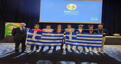 &Chi;&rho;&upsilon;&sigma;ό, &delta;&upsilon;&omicron; &alpha;&rho;&gamma;&upsilon;&rho;ά. &kappa;&alpha;&iota; 3 &chi;ά&lambda;&kappa;&iota;&nu;&alpha; &kappa;&alpha;&tau;έ&kappa;&tau;&eta;&sigma;&alpha;&nu; &Epsilon;&lambda;&lambda;&eta;&nu;&epsilon;&sigmaf; &mu;&alpha;&theta;&eta;&tau;έ&sigmaf; &sigma;&tau;&eta;&nu; 65&eta; &Delta;&iota;&epsilon;&theta;&nu;ή &Mu;&alpha;&theta;&eta;&mu;&alpha;&tau;&iota;&kappa;ή &Omicron;&lambda;&upsilon;&mu;&pi;&iota;ά&delta;&alpha;