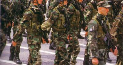 &Chi;&omega;&rho;ί&zeta;&omicron;&upsilon;&nu; &kappa;&iota; ά&lambda;&lambda;&eta; &omicron;&iota;&kappa;&omicron;&gamma;έ&nu;&epsilon;&iota;&alpha; &sigma;&tau;&rho;&alpha;&tau;&iota;&omega;&tau;&iota;&kappa;&omicron;ύ | &Omicron; έ&nu;&alpha;&sigmaf; &sigma;&tau;&eta; &Lambda;ή&mu;&nu;&omicron; &kappa;&alpha;&iota; &omicron; ά&lambda;&lambda;&omicron;&sigmaf; &sigma;&tau;&eta; &Lambda;έ&sigma;&beta;&omicron;