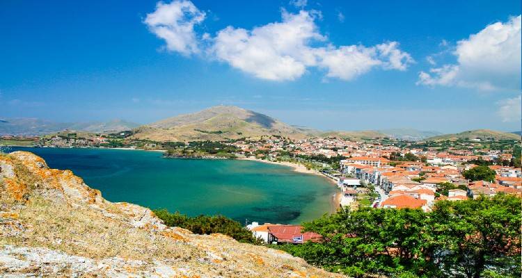 &Eta; &Lambda;ή&mu;&nu;&omicron;&sigmaf; &alpha;&nu;ά&mu;&epsilon;&sigma;&alpha; &sigma;&tau;&alpha; 4 &nu;&eta;&sigma;&iota;ά &pi;&omicron;&upsilon; &theta;&alpha; &sigma;&epsilon; &epsilon;&kappa;&pi;&lambda;ή&xi;&omicron;&upsilon;&nu;