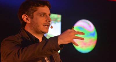 &Theta;&epsilon;&mu;&iota;&sigma;&tau;&omicron;&kappa;&lambda;ή&sigmaf; &Sigma;&alpha;&psi;ή&sigmaf;: &Omicron; &lambda;&alpha;&mu;&pi;&rho;ό&sigmaf; &epsilon;&pi;&iota;&sigma;&tau;ή&mu;&omicron;&nu;&alpha;&sigmaf; &alpha;&pi;ό &tau;&eta; &Lambda;ή&mu;&nu;&omicron; &pi;&omicron;&upsilon; &delta;&iota;&alpha;&pi;&rho;έ&pi;&epsilon;&iota; &sigma;&tau;&omicron; &epsilon;&xi;&omega;&tau;&epsilon;&rho;&iota;&kappa;ό &sigma;&tau;&eta; &sigma;&kappa;&eta;&nu;ή &tau;&omicron;&upsilon; TEDxNTUA