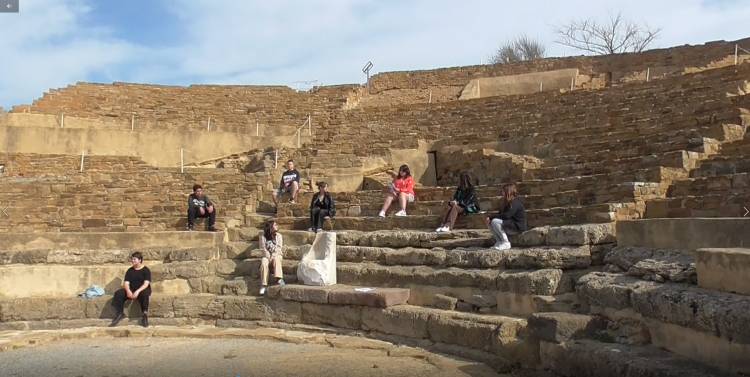 &Tau;&omicron; &Gamma;&upsilon;&mu;&nu;ά&sigma;&iota;&omicron; &Lambda;&iota;&beta;&alpha;&delta;&omicron;&chi;&omega;&rho;ί&omicron;&upsilon; &upsilon;&iota;&omicron;&theta;&epsilon;&tau;&epsilon;ί &tau;&omicron; &Alpha;&rho;&chi;&alpha;ί&omicron; &Theta;έ&alpha;&tau;&rho;&omicron; &tau;&eta;&sigmaf; &Eta;&phi;&alpha;&iota;&sigma;&tau;ί&alpha;&sigmaf;