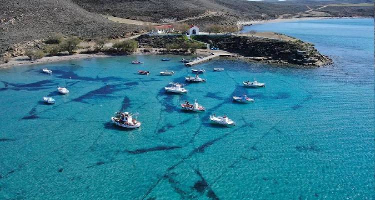 &Lambda;ή&mu;&nu;&omicron;&sigmaf;: &Gamma;&upsilon;&mu;&nu;ή &omicron;&mu;&omicron;&rho;&phi;&iota;ά