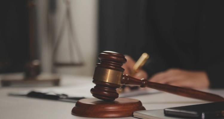 Θεσσαλονίκη: Απείλησε να σκοτώσει τη μητέρα του και καταδικάστηκε -  «Εξομολογούμαι σε παπά, δεν έχω προβλήματα θυμού» είπε στο δικαστήριο