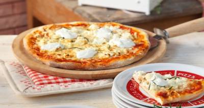 Η Ελληνική πίτσα γίνεται με μελίχλωρο Λήμνου