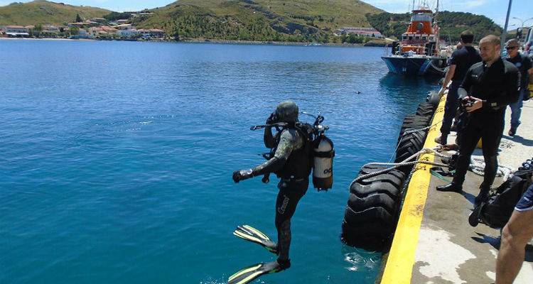 &Pi;&iota;&omicron; &kappa;&alpha;&theta;&alpha;&rho;ό&sigmaf; &alpha;&pi;ό &sigma;ή&mu;&epsilon;&rho;&alpha; &omicron; &beta;&upsilon;&theta;ό&sigmaf; &tau;&omicron;&upsilon; &pi;&alpha;&lambda;&iota;&omicron;ύ &lambda;&iota;&mu;&alpha;&nu;&iota;&omicron;ύ &tau;&eta;&sigmaf; &Mu;ύ&rho;&iota;&nu;&alpha;&sigmaf; (photos)