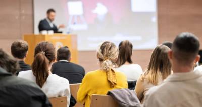 &Sigma;&kappa;ά&nu;&delta;&alpha;&lambda;&omicron; &sigma;&epsilon; &Alpha;&Epsilon;&Iota; &tau;&eta;&sigmaf; &Beta;&omicron;&rho;&epsilon;ί&omicron;&upsilon; &Epsilon;&lambda;&lambda;ά&delta;&omicron;&sigmaf;: &Sigma;&upsilon;&gamma;&gamma;&epsilon;&nu;ή&sigmaf; &kappa;&alpha;&theta;&eta;&gamma;&eta;&tau;ή &epsilon;&xi;&alpha;&sigma;&phi;ά&lambda;&iota;&zeta;&epsilon; &sigma;&upsilon;&mu;&beta;ά&sigma;&epsilon;&iota;&sigmaf; &gamma;&iota;&alpha; &nu;&alpha; &kappa;ά&nu;&epsilon;&iota; &mu;&alpha;&theta;ή&mu;&alpha;&tau;&alpha; &epsilon;&pi;ί 18 έ&tau;&eta; &chi;&omega;&rho;ί&sigmaf; &nu;&alpha; έ&chi;&epsilon;&iota; &alpha;&nu;&alpha;&gamma;&nu;&omega;&rho;&iota;&sigma;&mu;έ&nu;&omicron; &pi;&tau;&upsilon;&chi;ί&omicron;
