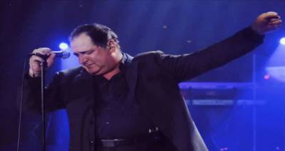 &Sigma;&tau;&eta; &Lambda;ή&mu;&nu;&omicron; &tau;&omicron; &kappa;&alpha;&lambda;&omicron;&kappa;&alpha;ί&rho;&iota; &omicron; "Ά&rho;&chi;&omicron;&nu;&tau;&alpha;&sigmaf;" &tau;&omicron;&upsilon; &lambda;&alpha;ϊ&kappa;&omicron;ύ &tau;&rho;&alpha;&gamma;&omicron;&upsilon;&delta;&iota;&omicron;ύ &Beta;&alpha;&sigma;ί&lambda;&eta;&sigmaf; &Kappa;&alpha;&rho;&rho;ά&sigmaf;