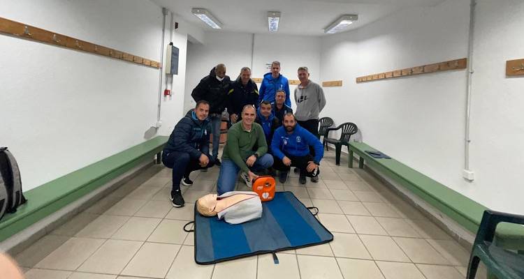 Σεμινάριο «Πρώτες βοήθειες και χρήση απινιδωτή» από τον Θωμά Λούκα στην Ακαδημία ποδοσφαίρου της ΑΕΛ