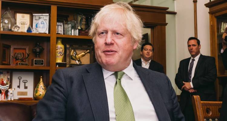 Partygate: &Sigma;&upsilon;&nu;&epsilon;&chi;ί&zeta;&omicron;&nu;&tau;&alpha;&iota; &omicron;&iota; &mu;&pi;&epsilon;&lambda;ά&delta;&epsilon;&sigmaf; &gamma;&iota;&alpha; &tau;&omicron;&nu; &Mu;&pi;ό&rho;&iota;&sigmaf; &Tau;&zeta;ό&nu;&sigma;&omicron;&nu; - &Nu;έ&alpha; &sigma;&tau;&omicron;&iota;&chi;&epsilon;ί&alpha; &gamma;&iota;&alpha; &pi;&alpha;&rho;&alpha;&beta;ί&alpha;&sigma;&eta; &tau;&omicron;&upsilon; lockdown