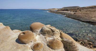 &Phi;&alpha;&rho;&alpha;&kappa;&lambda;ό, &tau;&omicron; &laquo;&sigma;&epsilon;&lambda;&eta;&nu;&iota;&alpha;&kappa;ό &tau;&omicron;&pi;ί&omicron;&raquo; &tau;&eta;&sigmaf; &Lambda;ή&mu;&nu;&omicron;&upsilon; &delta;ί&pi;&lambda;&alpha; &sigma;&tau;&eta; &theta;ά&lambda;&alpha;&sigma;&sigma;&alpha;