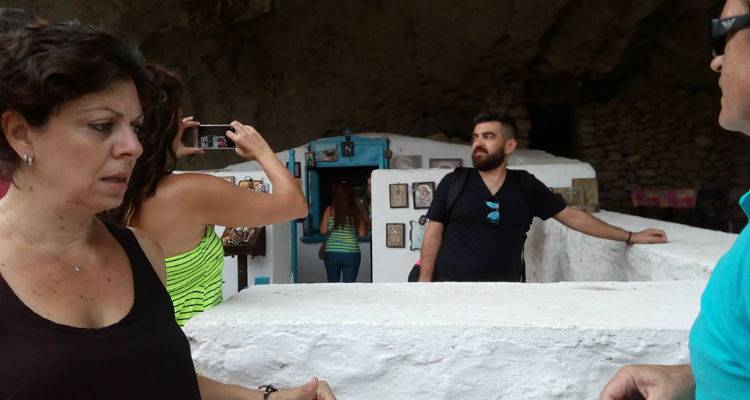 &Mu;&epsilon; &tau;&eta; &Lambda;ή&mu;&nu;&omicron; &sigma;&tau;&omicron; &mu;&upsilon;&alpha;&lambda;ό &kappa;&alpha;&iota; &tau;&eta;&nu; &kappa;&alpha;&rho;&delta;&iota;ά &alpha;&pi;&omicron;&chi;ώ&rho;&eta;&sigma;&epsilon; &eta; &alpha;&nu;&tau;&iota;&pi;&rho;&omicron;&sigma;&omega;&pi;&epsilon;ί&alpha; &alpha;&pi;ό &tau;&eta;&nu; &Kappa;ύ&pi;&rho;&omicron;