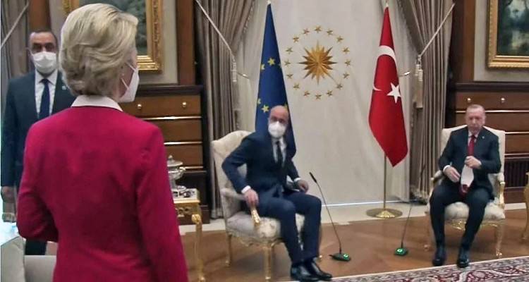 Διπλωματικός πόλεμος για το «sofagate»: Οργή στην Τουρκία για το «δικτάτορας Ερντογάν» του Ντράγκι
