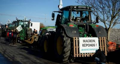 &Omicron; &Mu;&alpha;&kappa;&rho;ό&nu; &zeta;&eta;&tau;ά &beta;&omicron;ή&theta;&epsilon;&iota;&alpha; &alpha;&pi;ό &tau;&eta;&nu; &Epsilon;&Epsilon; &gamma;&iota;&alpha; &nu;&alpha; &alpha;&nu;&tau;&iota;&mu;&epsilon;&tau;&omega;&pi;ί&sigma;&epsilon;&iota; &tau;&eta;&nu; &kappa;&rho;ί&sigma;&eta; &mu;&epsilon; &tau;&omicron;&upsilon;&sigmaf; &alpha;&gamma;&rho;ό&tau;&epsilon;&sigmaf;