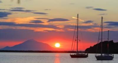 &Theta;. &Mu;&pi;&alpha;&beta;έ&alpha;&sigmaf;: &Alpha;&phi;&iota;έ&rho;&omega;&mu;&alpha; &sigma;&tau;&eta;&nu; &Mu;. &Lambda;&alpha;&mu;&pi;&alpha;&delta;&alpha;&rho;ί&delta;&omicron;&upsilon; &Pi;ό&theta;&omicron;&upsilon; &alpha;&nu;&tau;ί &sigma;&tau;&epsilon;&phi;ά&nu;&omicron;&upsilon; &kappa;&alpha;&iota; &delta;&upsilon;&omicron; &lambda;ό&gamma;&iota;&alpha; &sigma;&tau;&omicron;&nu; &gamma;&iota;&omicron; &tau;&eta;&sigmaf;!