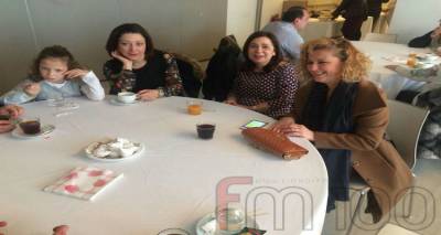 &Omicron;&iota; &Lambda;&eta;&mu;&nu;&iota;&omicron;ί &tau;&eta;&sigmaf; &Kappa;&alpha;&beta;ά&lambda;&alpha;&sigmaf; έ&kappa;&omicron;&psi;&alpha;&nu; &tau;&eta;&nu; &pi;ί&tau;&alpha; &tau;&omicron;&upsilon;&sigmaf; &kappa;&alpha;&iota; &alpha;&nu;&alpha;&kappa;&omicron;ί&nu;&omega;&sigma;&alpha;&nu; &tau;&eta;&nu; &alpha;&delta;&epsilon;&lambda;&phi;&omicron;&pi;&omicron;ί&eta;&sigma;&eta; &Lambda;ή&mu;&nu;&omicron;&upsilon; - &Kappa;&alpha;&beta;ά&lambda;&alpha;&sigmaf; (photos + video)