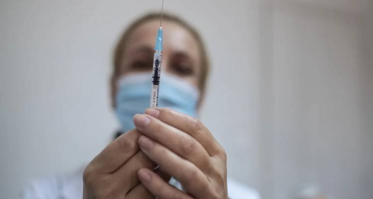 Εμβολιασμοί: Ανοίγει σήμερα η πλατφόρμα για τις ηλικίες 70-74 | Πόσοι πολίτες έχουν εμβολιαστεί στα μεγάλα αστικά κέντρα