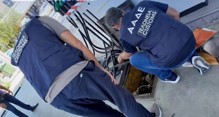 &laquo;&Lambda;&omicron;&upsilon;&kappa;έ&tau;&omicron;&raquo; &gamma;&iota;&alpha; &delta;ύ&omicron; &chi;&rho;ό&nu;&iota;&alpha; &sigma;&epsilon; &pi;έ&nu;&tau;&epsilon; &pi;&rho;&alpha;&tau;ή&rho;&iota;&alpha; &kappa;&alpha;&upsilon;&sigma;ί&mu;&omega;&nu; -&Sigma;&epsilon; Ά&nu;&omicron;&iota;&xi;&eta;, Ί&lambda;&iota;&omicron;&nu;, &Pi;&iota;&kappa;έ&rho;&mu;&iota;, &Xi;ά&nu;&theta;&eta;, &Eta;&mu;&alpha;&theta;ί&alpha;