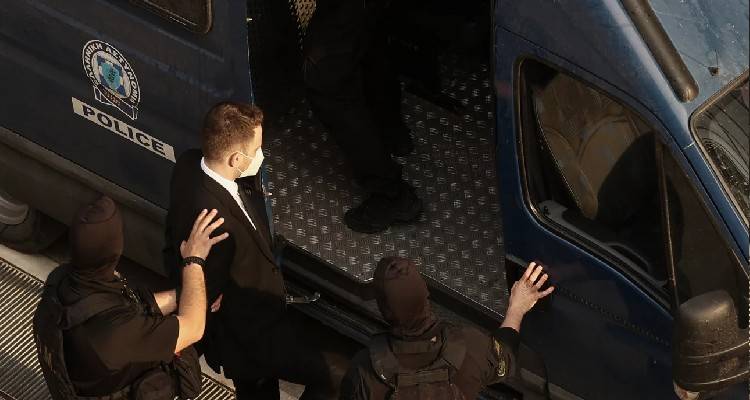 &Iota;&sigma;ό&beta;&iota;&alpha; &sigma;&tau;&omicron;&nu; &Mu;&pi;ά&mu;&pi;&eta; &Alpha;&nu;&alpha;&gamma;&nu;&omega;&sigma;&tau;ό&pi;&omicron;&upsilon;&lambda;&omicron; &pi;&omicron;&upsilon; &delta;&omicron;&lambda;&omicron;&phi;ό&nu;&eta;&sigma;&epsilon; &epsilon;&nu; &psi;&upsilon;&chi;&rho;ώ &tau;&eta;&nu; &Kappa;&alpha;&rho;&omicron;&lambda;ά&iota;&nu; | &Pi;ώ&sigmaf; &tau;&omicron;&nu; &pi;&epsilon;&rho;&iota;έ&gamma;&rho;&alpha;&psi;&epsilon; &eta; &epsilon;&iota;&sigma;&alpha;&gamma;&gamma;&epsilon;&lambda;έ&alpha;&sigmaf;