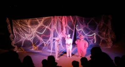 Oi &laquo;&Epsilon;&Chi;&Theta;&Rho;&Omicron;&Iota; &Epsilon;&Xi; &Alpha;&Iota;&Mu;&Alpha;&Tau;&Omicron;&Sigma;&raquo; &tau;&omicron;&upsilon; &Mu;&Epsilon;&Alpha;&Sigma; &Lambda;ή&mu;&nu;&omicron;&sigmaf; &pi;ά&nu;&epsilon; &Pi;&lambda;ά&kappa;&alpha;