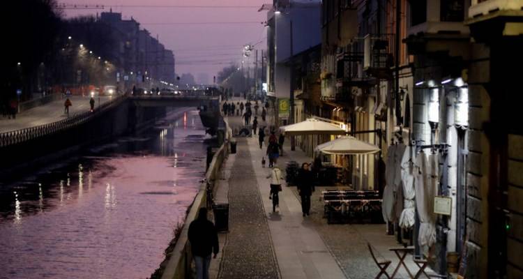 Κορωνοϊός: Πάγωσε ο χρόνος στο Μιλάνο -Αδειοι δρόμοι, καφέ και εστιατόρια, πρωτόγνωρες εικόνες