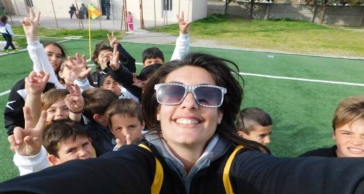 &Omicron; &Phi;&iota;&lambda;&omicron;&kappa;&tau;ή&tau;&eta;&sigmaf; &Kappa;&omicron;&nu;&tau;&iota;ά &laquo;&sigma;&eta;&kappa;ώ&nu;&epsilon;&iota; &mu;&alpha;&nu;ί&kappa;&iota;&alpha;&raquo; &kappa;&alpha;&iota; &kappa;&alpha;&theta;&alpha;&rho;ί&zeta;&epsilon;&iota; &tau;&eta;&nu; &pi;&alpha;&rho;&alpha;&lambda;ί&alpha; &tau;&omicron;&upsilon; &Delta;&iota;&alpha;&pi;&omicron;&rho;ί&omicron;&upsilon;