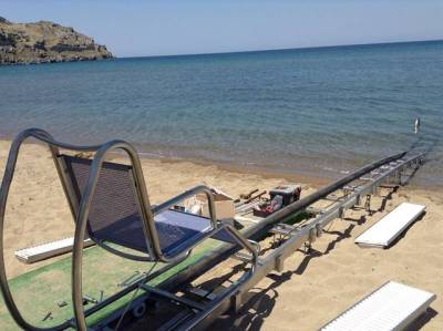 Εγκωμιαστικά σχόλια και εκτός Λήμνου για τις ράμπες ΑμΕΑ σε παραλίες του νησιού