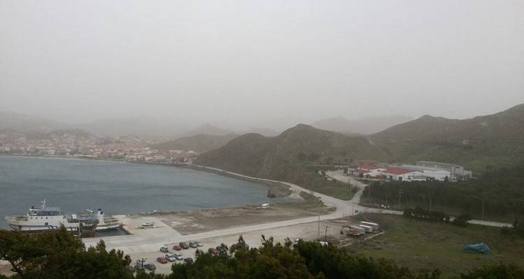 «Πνιγμένη» στη σκόνη η Λήμνος