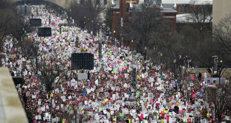 &Sigma;&epsilon;ί&sigma;&tau;&eta;&kappa;&epsilon; &eta; &Alpha;&mu;&epsilon;&rho;&iota;&kappa;ή &alpha;&pi;ό &tau;&iota;&sigmaf; &delta;&iota;&alpha;&delta;&eta;&lambda;ώ&sigma;&epsilon;&iota;&sigmaf; &kappa;&alpha;&tau;ά &tau;&omicron;&upsilon; &Tau;&rho;&alpha;&mu;&pi; -&Pi;ά&nu;&omega; &alpha;&pi;ό 2 &epsilon;&kappa;&alpha;&tau;. &pi;&omicron;&lambda;ί&tau;&epsilon;&sigmaf; &sigma;&tau;&omicron;&upsilon;&sigmaf; &delta;&rho;ό&mu;&omicron;&upsilon;&sigmaf; [(photos)