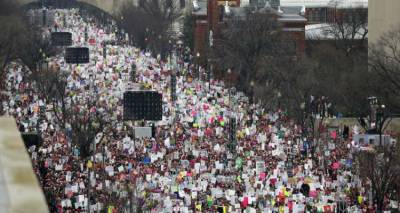 &Sigma;&epsilon;ί&sigma;&tau;&eta;&kappa;&epsilon; &eta; &Alpha;&mu;&epsilon;&rho;&iota;&kappa;ή &alpha;&pi;ό &tau;&iota;&sigmaf; &delta;&iota;&alpha;&delta;&eta;&lambda;ώ&sigma;&epsilon;&iota;&sigmaf; &kappa;&alpha;&tau;ά &tau;&omicron;&upsilon; &Tau;&rho;&alpha;&mu;&pi; -&Pi;ά&nu;&omega; &alpha;&pi;ό 2 &epsilon;&kappa;&alpha;&tau;. &pi;&omicron;&lambda;ί&tau;&epsilon;&sigmaf; &sigma;&tau;&omicron;&upsilon;&sigmaf; &delta;&rho;ό&mu;&omicron;&upsilon;&sigmaf; [(photos)