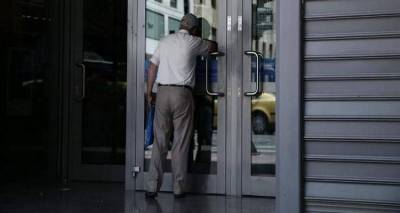 &Delta;&epsilon;ύ&tau;&epsilon;&rho;&eta; &eta;&mu;έ&rho;&alpha; &mu;&epsilon; capital controls &Sigma;&tau;&eta;&nu; &Epsilon;&lambda;&lambda;ά&delta;&alpha;: &Tau;&alpha; 10 &pi;&rho;&omicron;&beta;&lambda;ή&mu;&alpha;&tau;&alpha; &pi;&omicron;&upsilon; έ&phi;&epsilon;&rho;&alpha;&nu; &omicron;&iota; έ&lambda;&epsilon;&gamma;&chi;&omicron;&iota; &kappa;&epsilon;&phi;&alpha;&lambda;&alpha;ί&omega;&nu; [&lambda;ί&sigma;&tau;&alpha;]