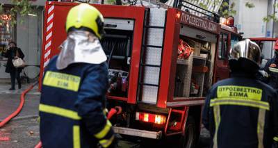 &Tau;&rho;&alpha;&gamma;&omega;&delta;ί&alpha; &sigma;&tau;&eta; &Rho;&omicron;&delta;ό&pi;&eta;: &Nu;&epsilon;&kappa;&rho;ό&sigmaf; 7&chi;&rho;&omicron;&nu;&omicron;&sigmaf; &mu;&epsilon;&tau;ά &alpha;&pi;ό &phi;&omega;&tau;&iota;ά &sigma;&tau;&omicron; &sigma;&pi;ί&tau;&iota; &tau;&omicron;&upsilon; | &Nu;&omicron;&sigma;&eta;&lambda;&epsilon;ύ&epsilon;&tau;&alpha;&iota; &omicron; &alpha;&delta;&epsilon;&lambda;&phi;ό&sigmaf; &tau;&omicron;&upsilon;
