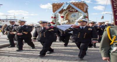 &Mu;ύ&rho;&iota;&nu;&alpha;: &Pi;&rho;&alpha;&gamma;&mu;&alpha;&tau;&omicron;&pi;&omicron;&iota;ή&theta;&eta;&kappa;&epsilon; &eta; &Lambda;&iota;&tau;ά&nu;&epsilon;&upsilon;&sigma;&eta; &tau;&eta;&sigmaf; &epsilon;&iota;&kappa;ό&nu;&alpha;&sigmaf; &tau;&omicron;&upsilon; &Alpha;&gamma;ί&omicron;&upsilon; &Nu;&iota;&kappa;&omicron;&lambda;ά&omicron;&upsilon;