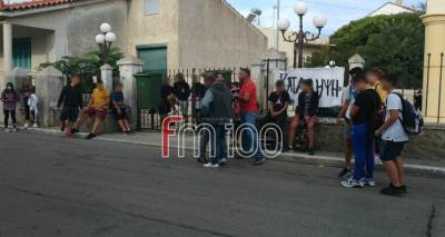 Ένταση το πρωί έξω από το Γυμνάσιο Μύρινας για την κατάληψη