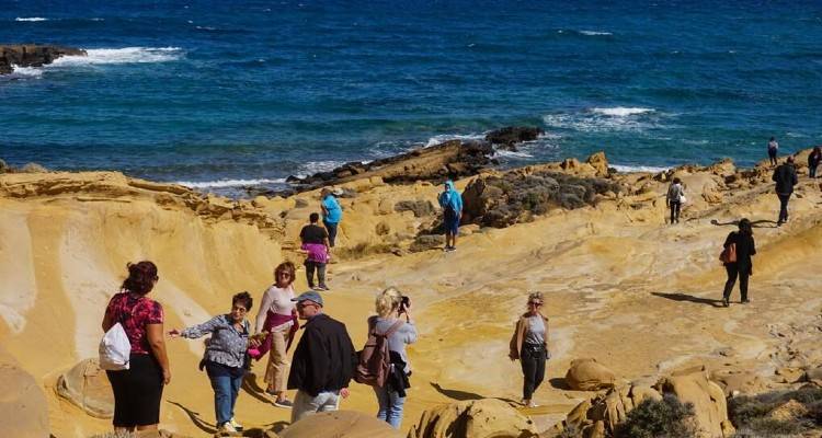 Η αύξηση των κρουσμάτων Covid «παγώνει» τις εξορμήσεις