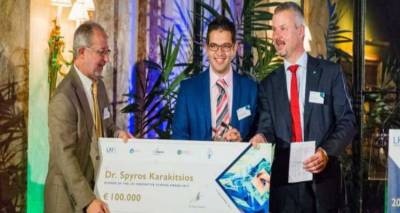 &Omicron; &Epsilon;&lambda;&lambda;&eta;&nu;&alpha;&sigmaf; &epsilon;&rho;&epsilon;&upsilon;&nu;&eta;&tau;ή&sigmaf; &pi;&omicron;&upsilon; &delta;&iota;&alpha;&kappa;&rho;ί&theta;&eta;&kappa;&epsilon; &delta;&iota;&epsilon;&theta;&nu;ώ&sigmaf; &mu;&epsilon; &beta;&rho;&alpha;&beta;&epsilon;ί&omicron; &epsilon;&pi;&iota;&sigma;&tau;&eta;&mu;&omicron;&nu;&iota;&kappa;ή&sigmaf; &kappa;&alpha;&iota;&nu;&omicron;&tau;&omicron;&mu;ί&alpha;&sigmaf;