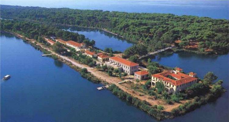 Lonely Planet: &Eta; &Pi;&epsilon;&lambda;&omicron;&pi;ό&nu;&nu;&eta;&sigma;&omicron;&sigmaf; &omicron; &kappa;&alpha;&lambda;ύ&tau;&epsilon;&rho;&omicron;&sigmaf; &pi;&rho;&omicron;&omicron;&rho;&iota;&sigma;&mu;ό&sigmaf; &tau;&eta;&sigmaf; &Epsilon;&upsilon;&rho;ώ&pi;&eta;&sigmaf; (video)