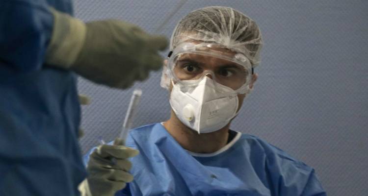 &Kappa;&omicron;&rho;&omega;&nu;&omicron;ϊό&sigmaf;: &Sigma;&tau;&alpha; 721 &tau;&alpha; &nu;έ&alpha; &kappa;&rho;&omicron;ύ&sigma;&mu;&alpha;&tau;&alpha; | 386 &omicron;&iota; &delta;&iota;&alpha;&sigma;&omega;&lambda;&eta;&nu;&omega;&mu;έ&nu;&omicron;&iota;, 49 &theta;ά&nu;&alpha;&tau;&omicron;&iota;