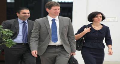 &Alpha;&gamma;&omega;&nu;ί&alpha; &tau;&omega;&nu; &Theta;&epsilon;&sigma;&mu;ώ&nu;: &Nu;&alpha; &beta;&gamma;&alpha;ί&nu;&omicron;&upsilon;&nu; &omicron;&iota; &alpha;&rho;&iota;&theta;&mu;&omicron;ί