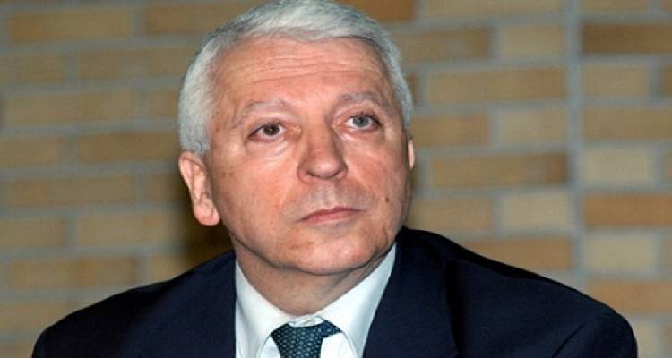 H &alpha;&pi;ά&nu;&tau;&eta;&sigma;&eta; &Mu;&omicron;&upsilon;&tau;&zeta;&omicron;ύ&rho;&eta; &sigma;&tau;&eta;&nu; &Sigma;&upsilon;&mu;&pi;&alpha;&rho;ά&tau;&alpha;&xi;&eta; &Pi;&omicron;&lambda;&iota;&tau;ώ&nu; &kappa;&alpha;&iota; &tau;&omicron;&nu; &Gamma;&iota;ά&nu;&nu;&eta; &Sigma;&pi;&iota;&lambda;ά&nu;&eta;