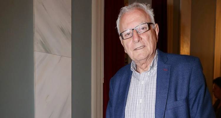 &laquo;&Mu;&eta;&nu; &tau;&omicron; &beta;ά&zeta;&epsilon;&tau;&epsilon; &pi;&omicron;&tau;έ &kappa;ά&tau;&omega;&raquo;: &Tau;&omicron; &sigma;&upsilon;&gamma;&kappa;&iota;&nu;&eta;&tau;&iota;&kappa;ό &mu;ή&nu;&upsilon;&mu;&alpha; &kappa;&alpha;&iota; &eta; &tau;&epsilon;&lambda;&epsilon;&upsilon;&tau;&alpha;ί&alpha; &tau;&eta;&lambda;&epsilon;&omicron;&pi;&tau;&iota;&kappa;ή &epsilon;&mu;&phi;ά&nu;&iota;&sigma;&eta; &tau;&omicron;&upsilon; &Kappa;ώ&sigma;&tau;&alpha; &Chi;&alpha;&rho;&delta;&alpha;&beta;έ&lambda;&lambda;&alpha;
