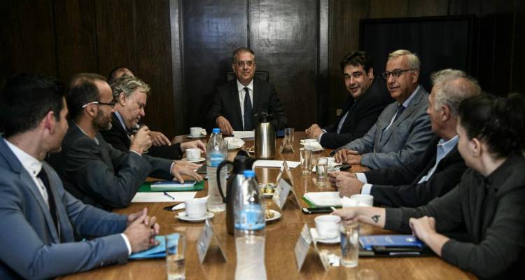 &Psi;ή&phi;&omicron;&sigmaf; &alpha;&pi;&omicron;&delta;ή&mu;&omega;&nu;: &Sigma;&upsilon;&mu;&phi;&omega;&nu;ί&alpha; &sigma;&tau;&eta;&nu; &Delta;&iota;&alpha;&kappa;&omicron;&mu;&mu;&alpha;&tau;&iota;&kappa;ή