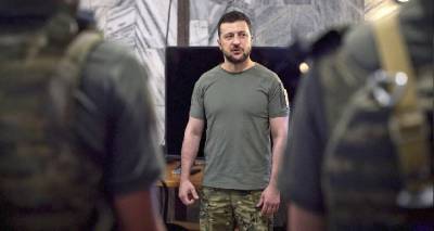 O&upsilon;&kappa;&rho;&alpha;&nu;ί&alpha;: &Omicron; &Zeta;&epsilon;&lambda;έ&nu;&sigma;&kappa;&iota; &laquo;&pi;ή&rho;&epsilon;&raquo; &tau;&alpha; &kappa;&epsilon;&phi;ά&lambda;&iota;&alpha; &kappa;&omicron;&rho;&upsilon;&phi;&alpha;ί&omega;&nu; &alpha;&xi;&iota;&omega;&mu;&alpha;&tau;&omicron;ύ&chi;&omega;&nu; &gamma;&iota;&alpha; &pi;&rho;&omicron;&delta;&omicron;&sigma;ί&alpha; &kappa;&alpha;&iota; &sigma;&upsilon;&nu;&epsilon;&rho;&gamma;&alpha;&sigma;ί&alpha; &mu;&epsilon; &tau;&eta; &Rho;&omega;&sigma;ί&alpha;