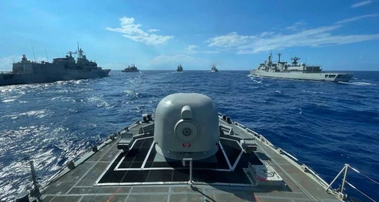&Sigma;&epsilon; &sigma;&upsilon;&nu;&alpha;&gamma;&epsilon;&rho;&mu;ό &omicron;&iota; Έ&nu;&omicron;&pi;&lambda;&epsilon;&sigmaf; &Delta;&upsilon;&nu;ά&mu;&epsilon;&iota;&sigmaf; &lambda;ό&gamma;&omega; &tau;&omicron;&upsilon; &Pi;ί&rho;&iota; &Rho;έ&iota;&sigmaf; - Ά&sigma;&kappa;&eta;&sigma;&eta; &epsilon;&tau;&omicron;&iota;&mu;ό&tau;&eta;&tau;&alpha;&sigmaf; &alpha;&pi;ό &tau;&omicron;&nu; Έ&beta;&rho;&omicron; έ&omega;&sigmaf; &tau;&eta; &Mu;&epsilon;&gamma;ί&sigma;&tau;&eta;