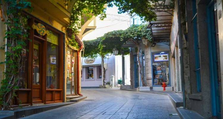 &Tau;&epsilon;&lambda;&epsilon;&upsilon;&tau;&alpha;ί&alpha; &epsilon;&xi;έ&lambda;&iota;&xi;&eta;: &Omicron;&lambda;&iota;&kappa;ό lockdown &sigma;&tau;&eta; &chi;ώ&rho;&alpha; &gamma;&iota;&alpha; έ&nu;&alpha;&nu; &mu;ή&nu;&alpha; &alpha;&nu;&alpha;&kappa;&omicron;&iota;&nu;ώ&nu;&epsilon;&iota; &alpha;ύ&rho;&iota;&omicron; &sigma;&tau;&iota;&sigmaf; 12:00 &omicron; &Kappa;. &Mu;&eta;&tau;&sigma;&omicron;&tau;ά&kappa;&eta;&sigmaf; &mu;&epsilon; &tau;&omicron;&nu; &Sigma;. &Tau;&sigma;&iota;ό&delta;&rho;&alpha;